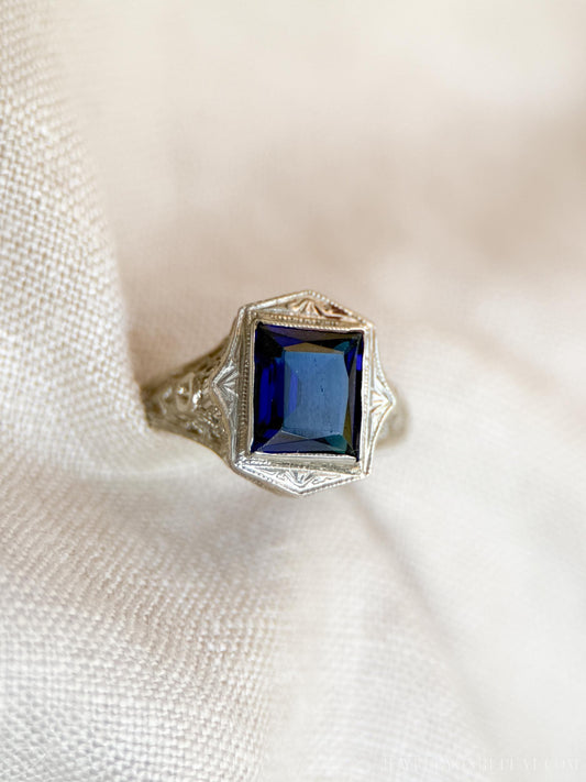 Vintage Blue Sapphire Filigree Gemstone Ring in 14k White Gold, Antique Jewelry from the 1940s - Timeless, Sustainable, @JewelryOnRepeat