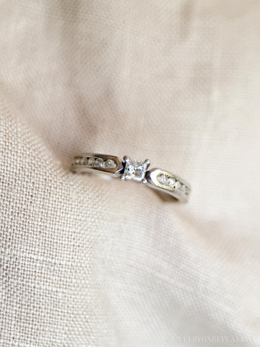 Vintage Diamond Princess Cut Engagement Ring in 10k White Gold, Retro Jewelry from the 1990s - Timeless, Sustainable, @JewelryOnRepeat