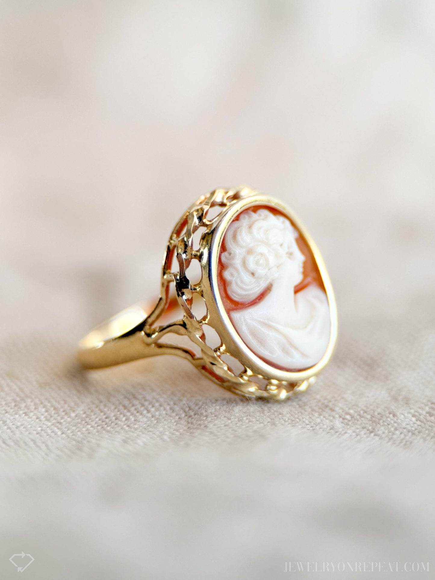 Vintage Cameo Gemstone Ring in 14k Gold, Antique Jewelry from the 1940s - Timeless, Sustainable, @JewelryOnRepeat