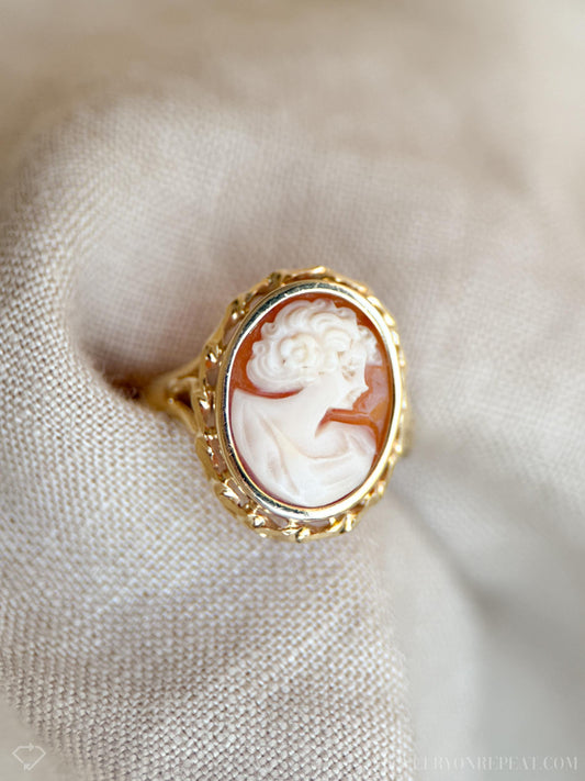Vintage Cameo Gemstone Ring in 14k Gold, Antique Jewelry from the 1940s - Timeless, Sustainable, @JewelryOnRepeat
