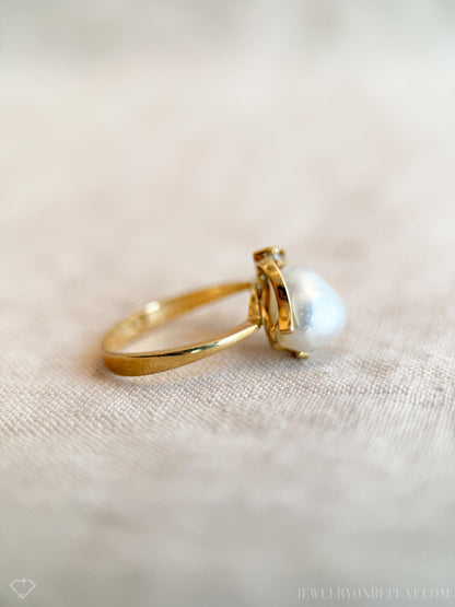 Vintage 1970s Diamond & Pearl Ring in 14k Gold
