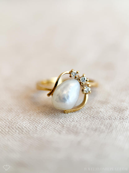 Vintage 1970s Diamond & Pearl Ring in 14k Gold