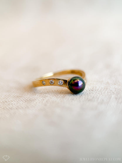 Vintage 1990s Black Pearl & Diamond Ring in 14k Gold