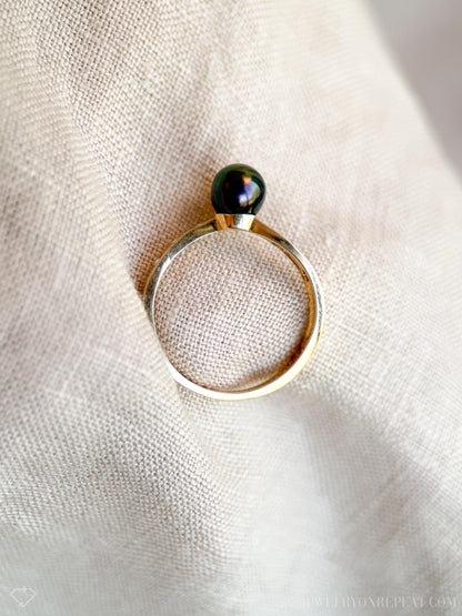 Vintage 1990s Black Pearl & Diamond Ring in 14k Gold
