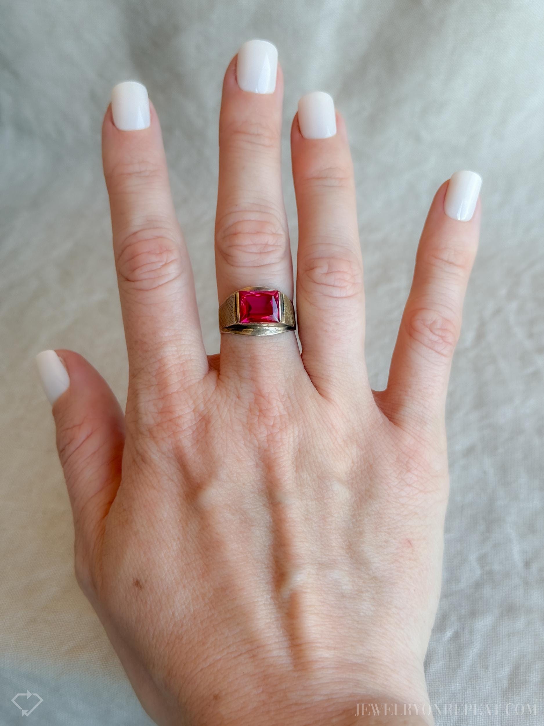 Vintage Art Deco Ruby Ring in 14k Gold, Antique Unisex Jewelry from the 1960s - Timeless, Sustainable, @JewelryOnRepeat