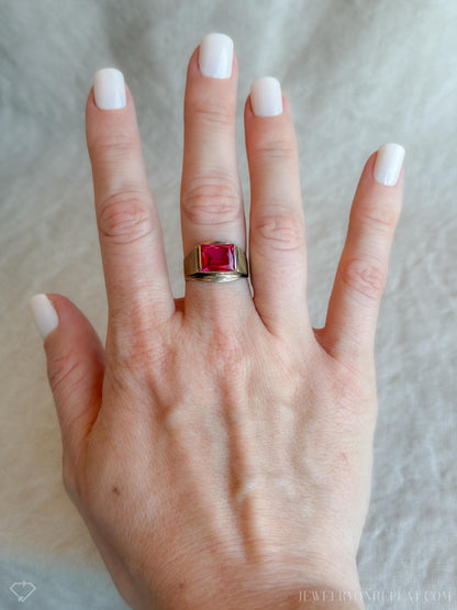 Vintage 1960s Ruby Ring in 14k Gold