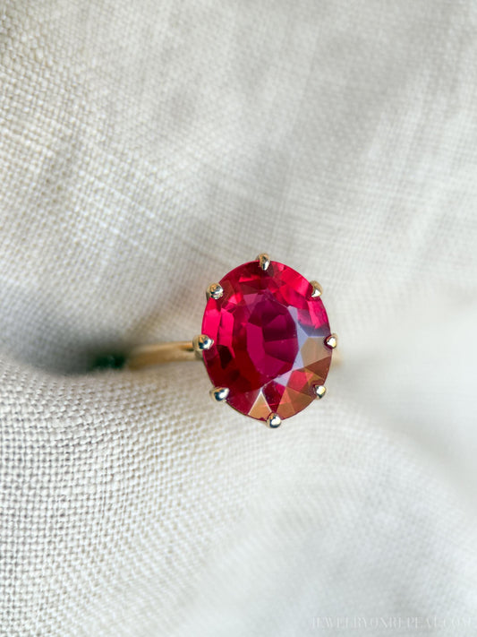 Vintage Art Deco Oval Cut Solitaire Ruby Ring in 14k Gold, Antique Jewelry from the 1960s - Timeless, Sustainable, @JewelryOnRepeat