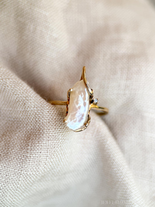 Vintage Diamond and Pearl Ring in 10k Gold, Antique Jewelry from the 1970s - Timeless, Sustainable, @JewelryOnRepeat