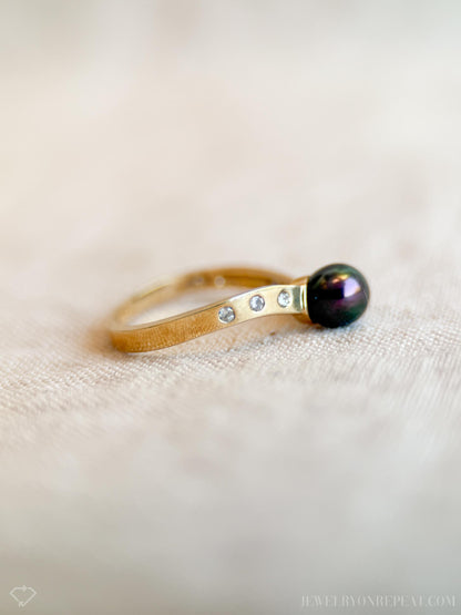 Vintage 1990s Black Pearl & Diamond Ring in 14k Gold