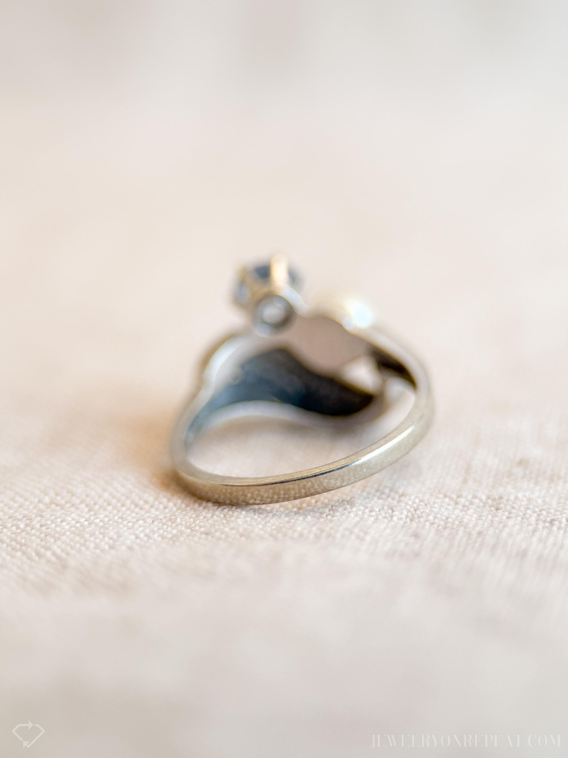 Vintage Pearl and Blue Spinel Ring in 10k White Gold, Antique Jewelry from the 1970s - Timeless, Sustainable, @JewelryOnRepeat