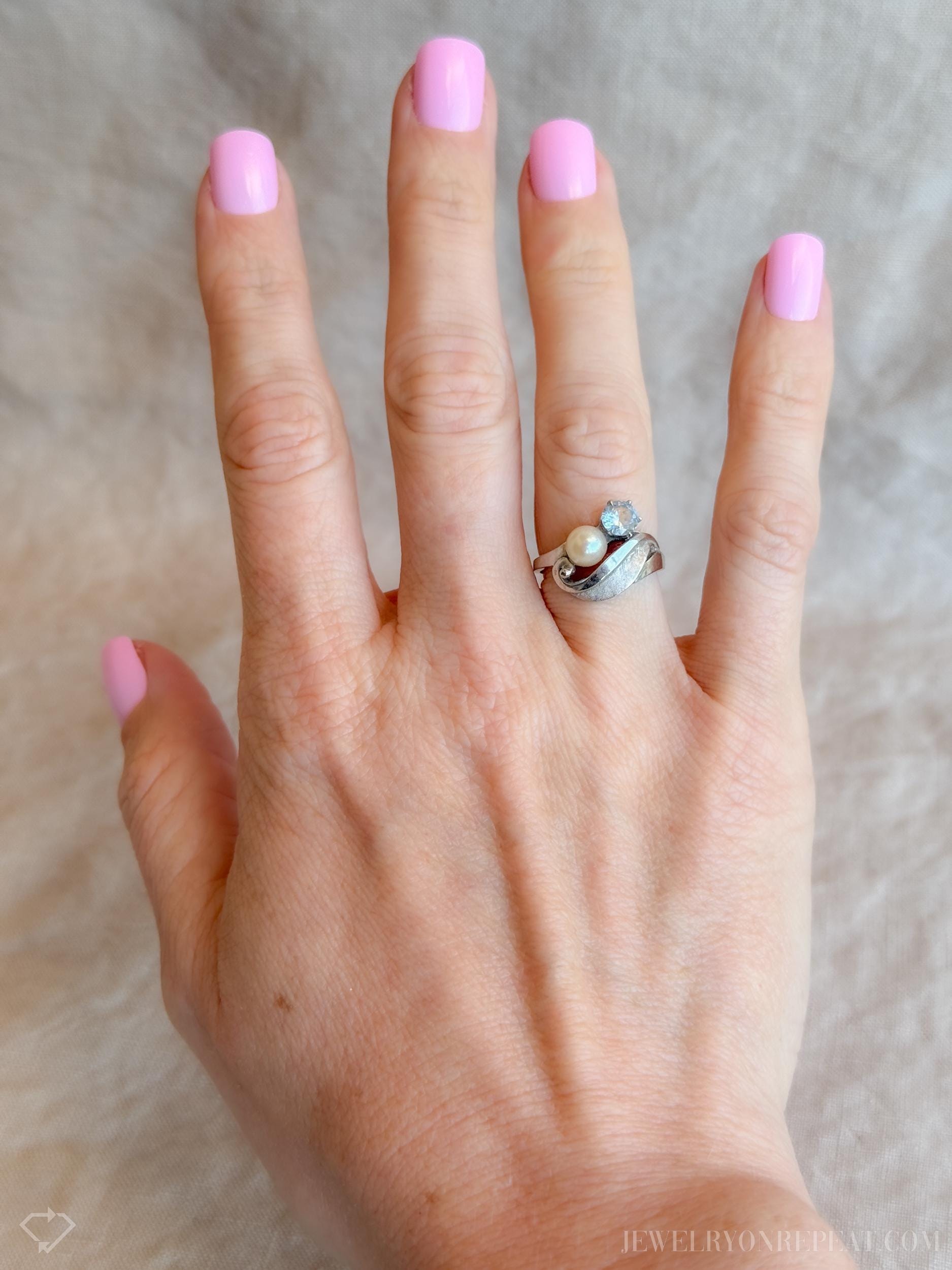 Vintage Pearl and Blue Spinel Ring in 10k White Gold, Antique Jewelry from the 1970s - Timeless, Sustainable, @JewelryOnRepeat