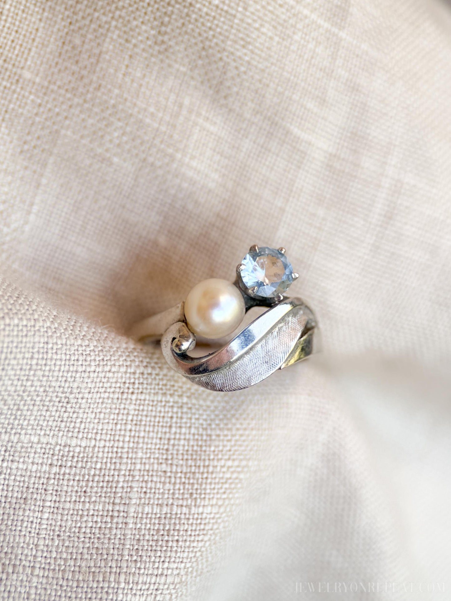 Vintage Pearl and Blue Spinel Ring in 10k White Gold, Antique Jewelry from the 1970s - Timeless, Sustainable, @JewelryOnRepeat