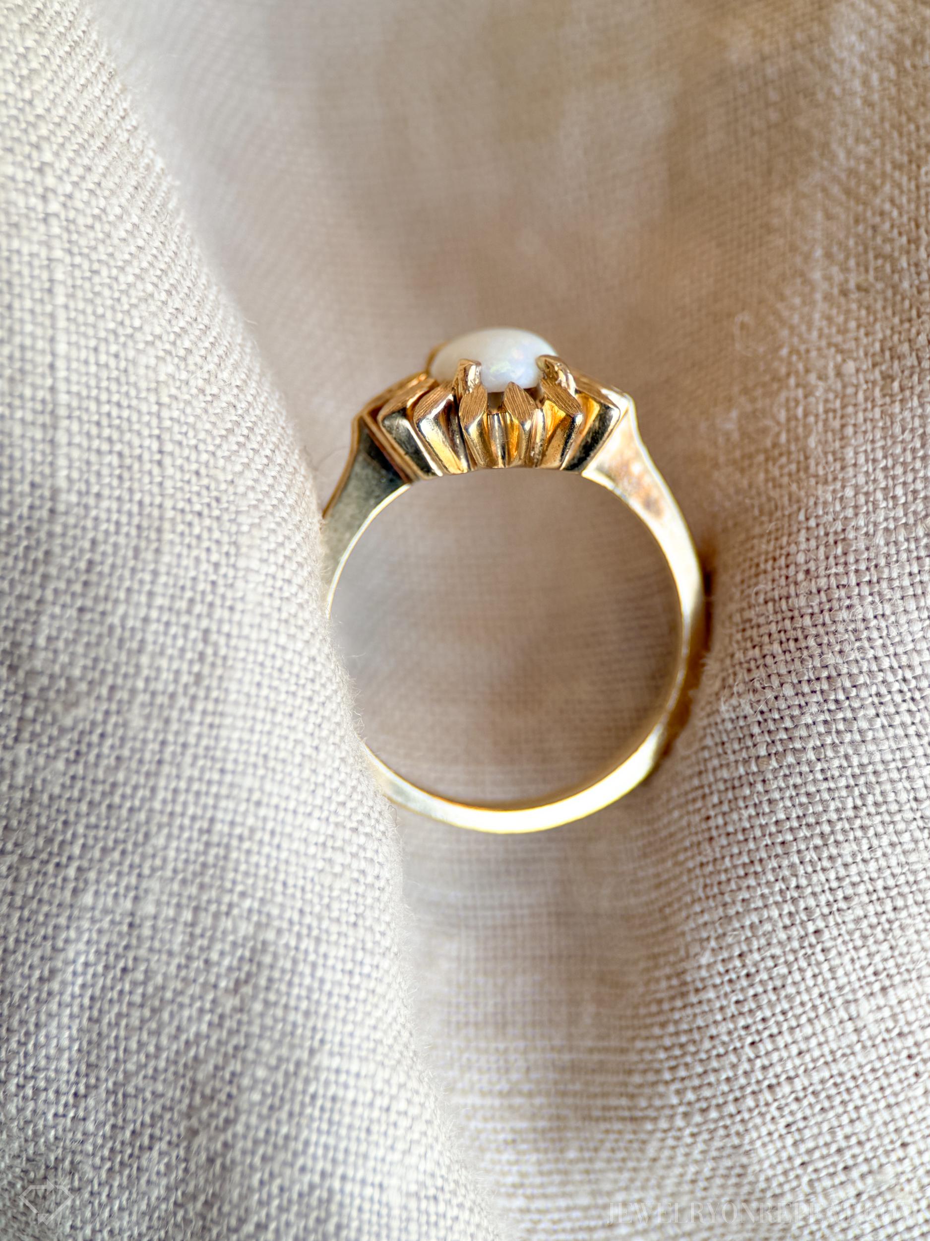 Vintage Opal Floral Ring in 14k Gold, Antique Jewelry from the 1970s - Timeless, Sustainable, @JewelryOnRepeat