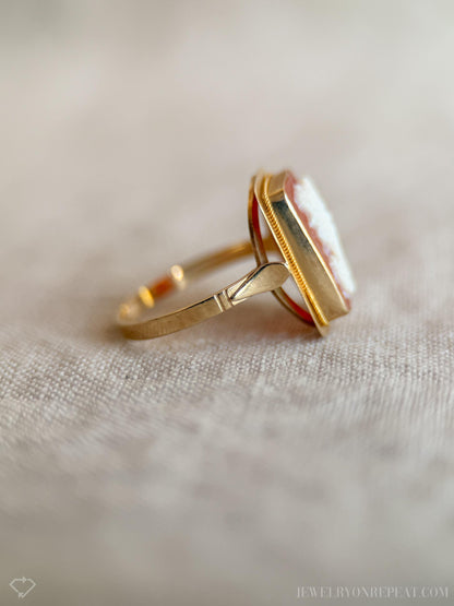 Vintage 1940s Cameo Gemstone Ring in 14k Gold