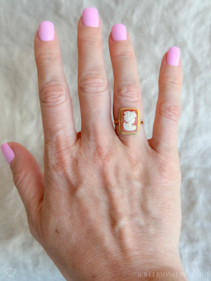Vintage 1940s Cameo Gemstone Ring in 14k Gold