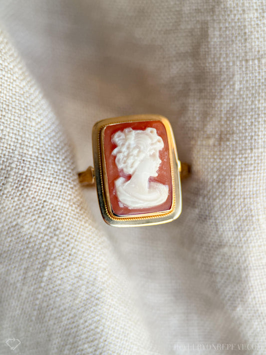 Vintage Cameo Gemstone Ring in 14k Gold, Antique Jewelry from the 1940s - Timeless, Sustainable, @JewelryOnRepeat