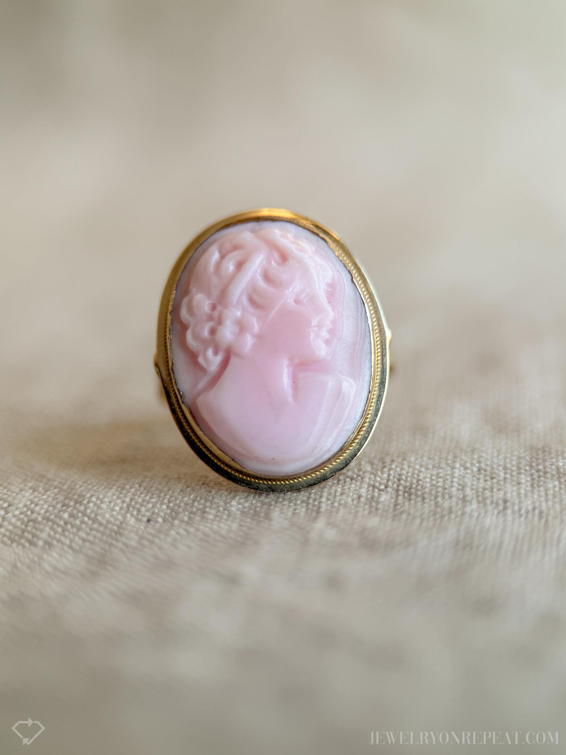 Vintage 1940s Cameo Gemstone Ring in 14k Gold