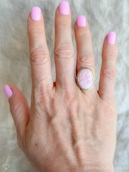Vintage 1940s Cameo Gemstone Ring in 14k Gold
