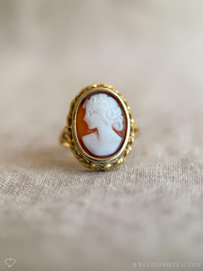 Vintage 1940s Cameo Gemstone Ring in 14k Gold