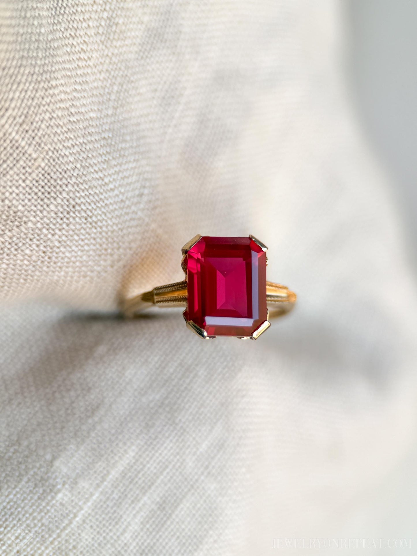 Vintage Art Deco Ruby Ring in 10k Gold, Antique Jewelry from the 1950s - Timeless, Sustainable, @JewelryOnRepeat