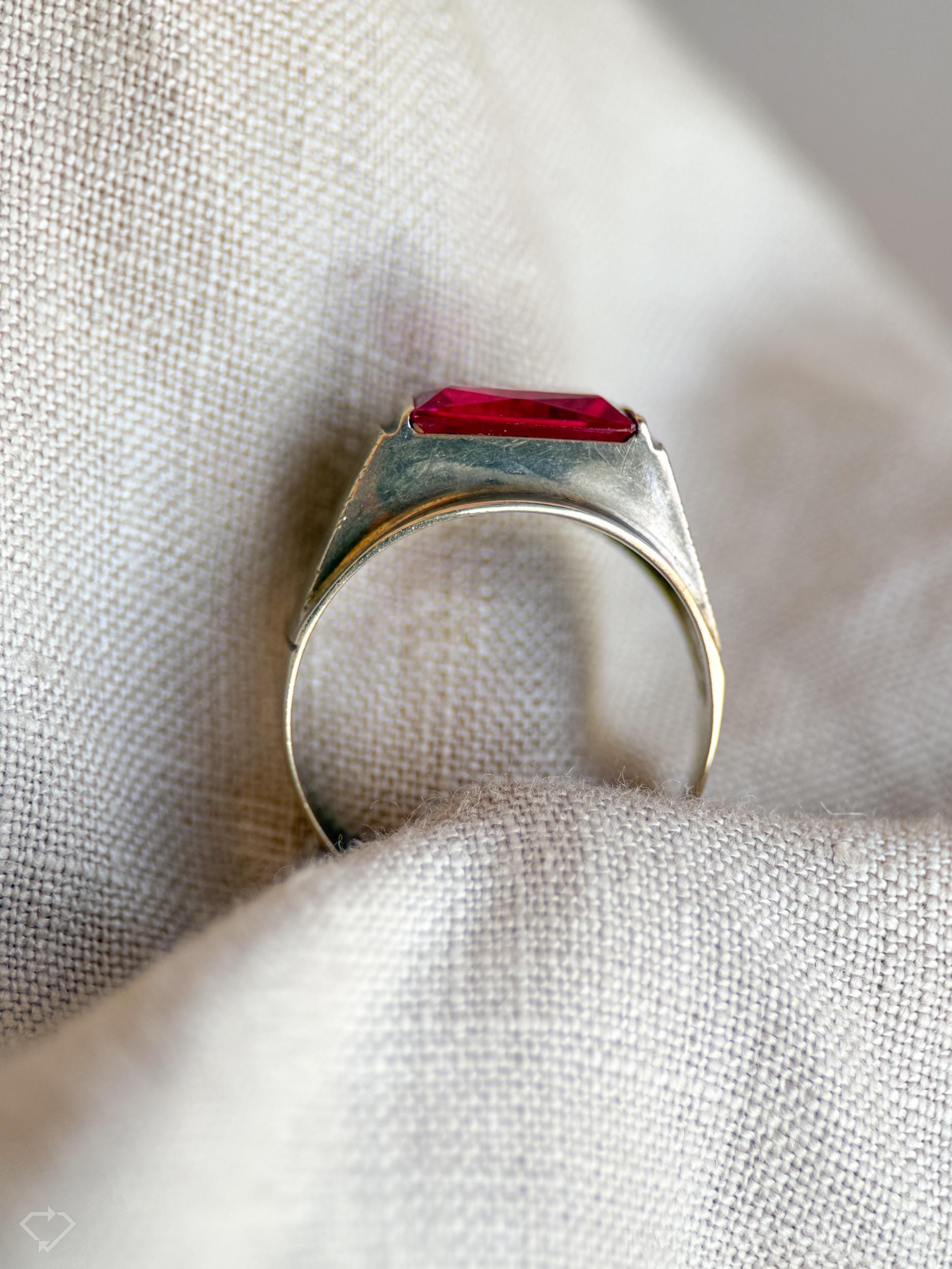 Vintage 1960s Ruby Ring in 14k Gold