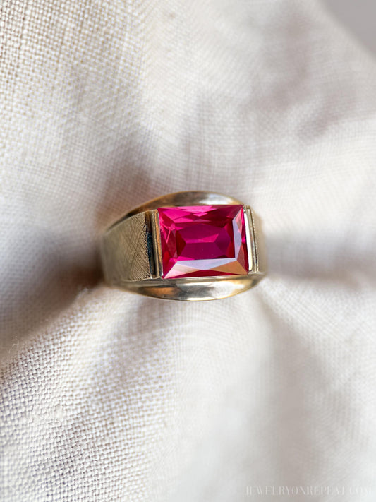 Vintage Art Deco Ruby Ring in 14k Gold, Antique Unisex Jewelry from the 1960s - Timeless, Sustainable, @JewelryOnRepeat