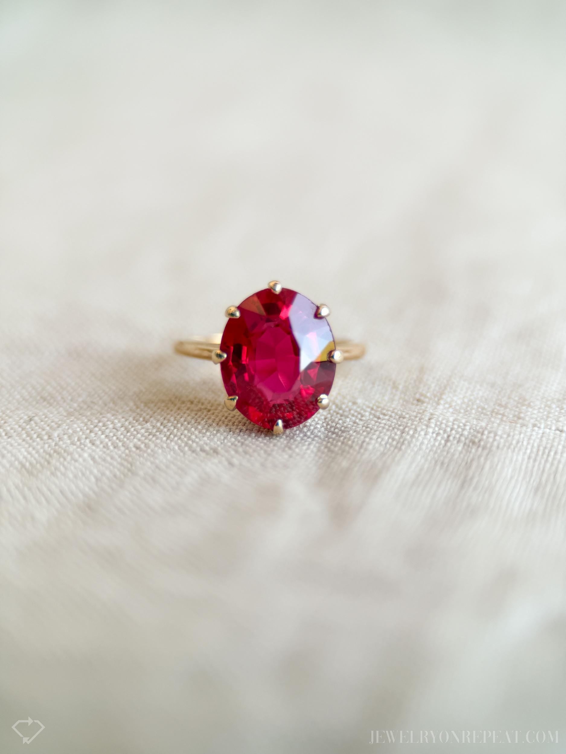 Vintage Art Deco Oval Cut Solitaire Ruby Ring in 14k Gold, Antique Jewelry from the 1960s - Timeless, Sustainable, @JewelryOnRepeat