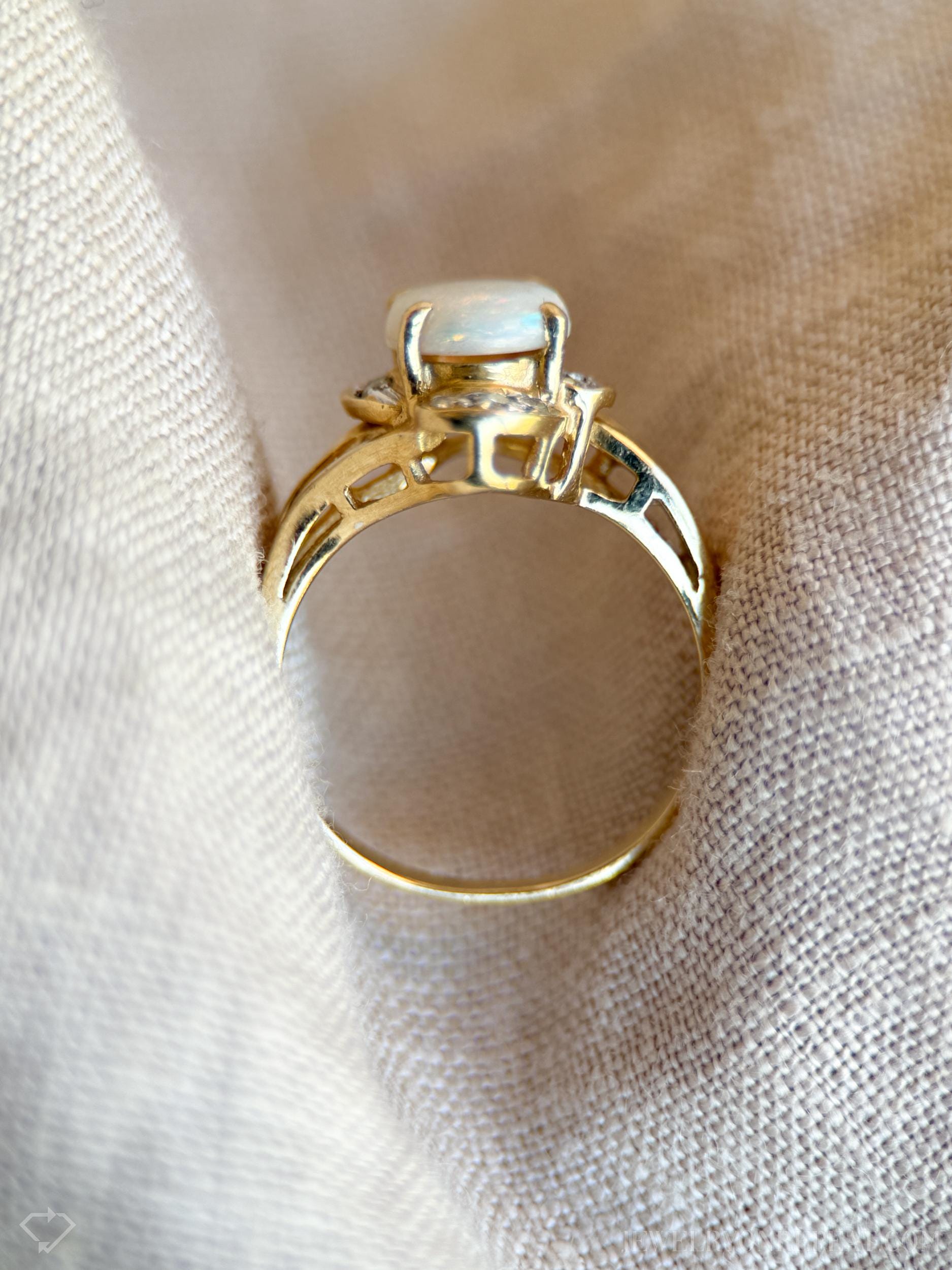 Vintage Opal and Diamond Ring in 14k Gold, Antique Jewelry from the 1990s - Timeless, Sustainable, @JewelryOnRepeat