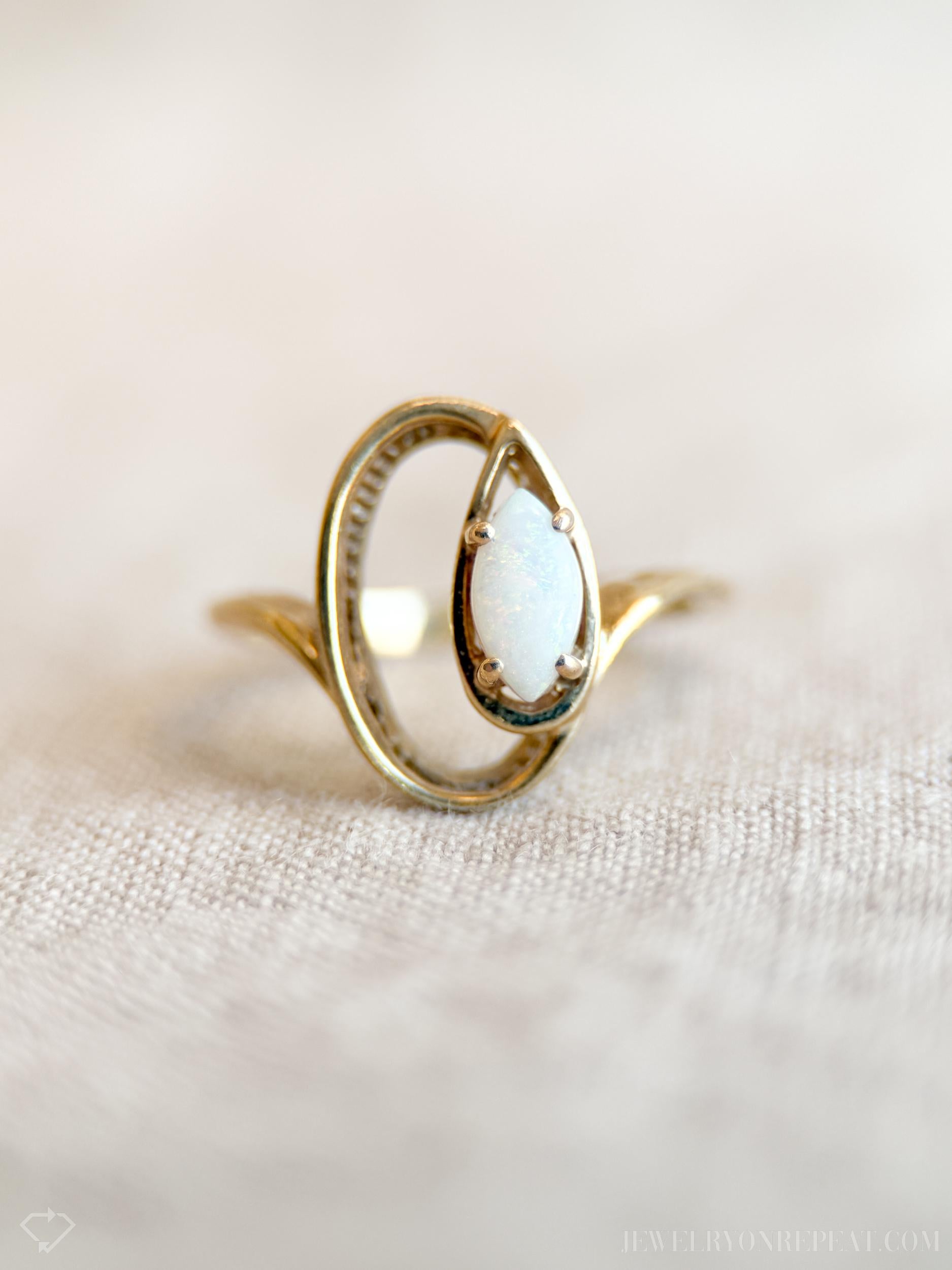 Vintage Opal Ellipse Ring in 10k Gold, Antique Jewelry from the 1970s - Timeless, Sustainable, @JewelryOnRepeat