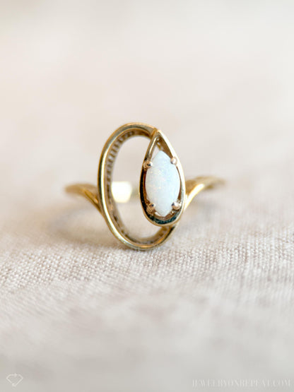 Vintage 1970s Marquise Opal Ellipse Ring in 10k Gold