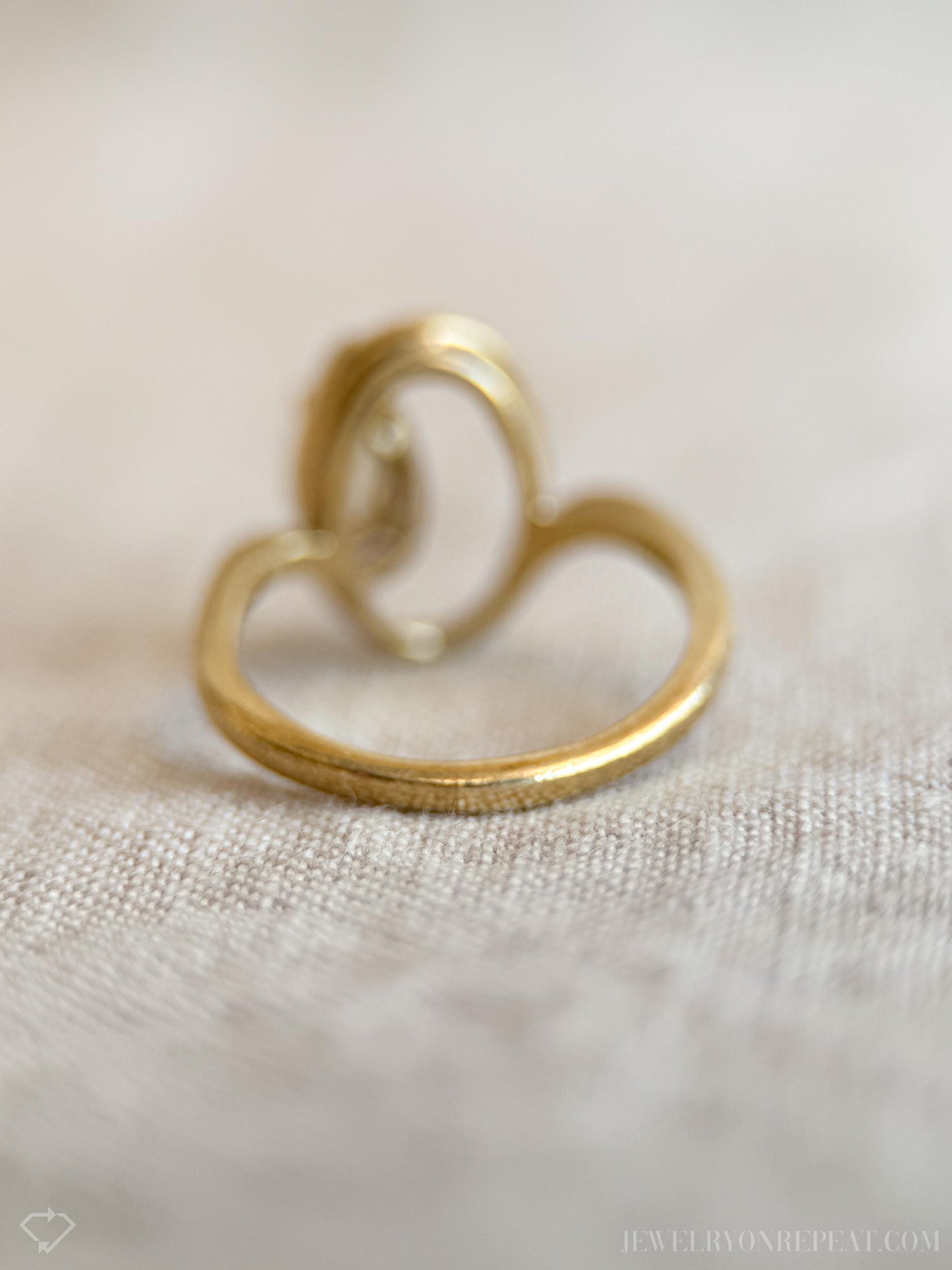 Vintage Opal Ellipse Ring in 10k Gold, Antique Jewelry from the 1970s - Timeless, Sustainable, @JewelryOnRepeat