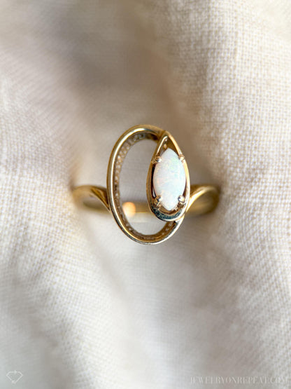 Vintage 1970s Marquise Opal Ellipse Ring in 10k Gold