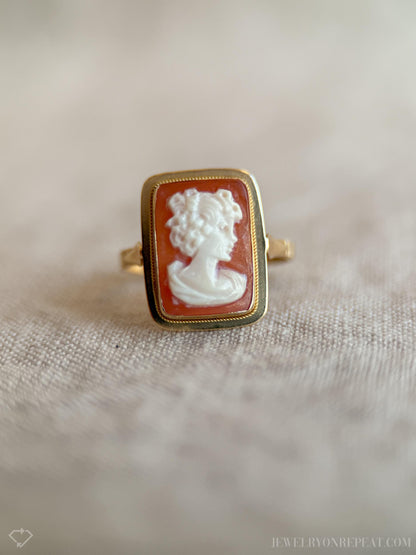 Vintage 1940s Cameo Gemstone Ring in 14k Gold