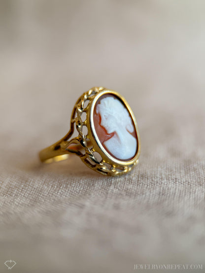 Vintage 1940s Cameo Gemstone Ring in 14k Gold