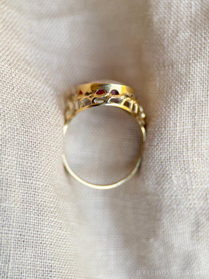 Vintage 1940s Cameo Gemstone Ring in 14k Gold