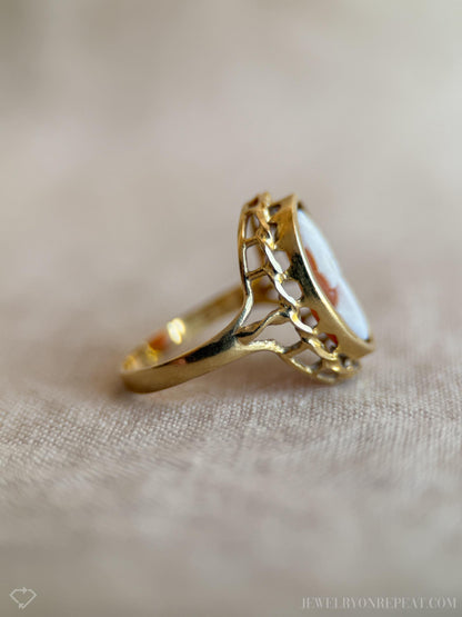 Vintage 1940s Cameo Gemstone Ring in 14k Gold