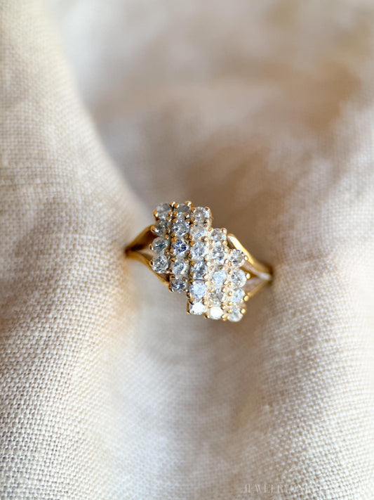 Vintage Diamond Cluster Ring in 14k Gold, Vintage Jewelry from the 1970s - Timeless, Sustainable, @JewelryOnRepeat