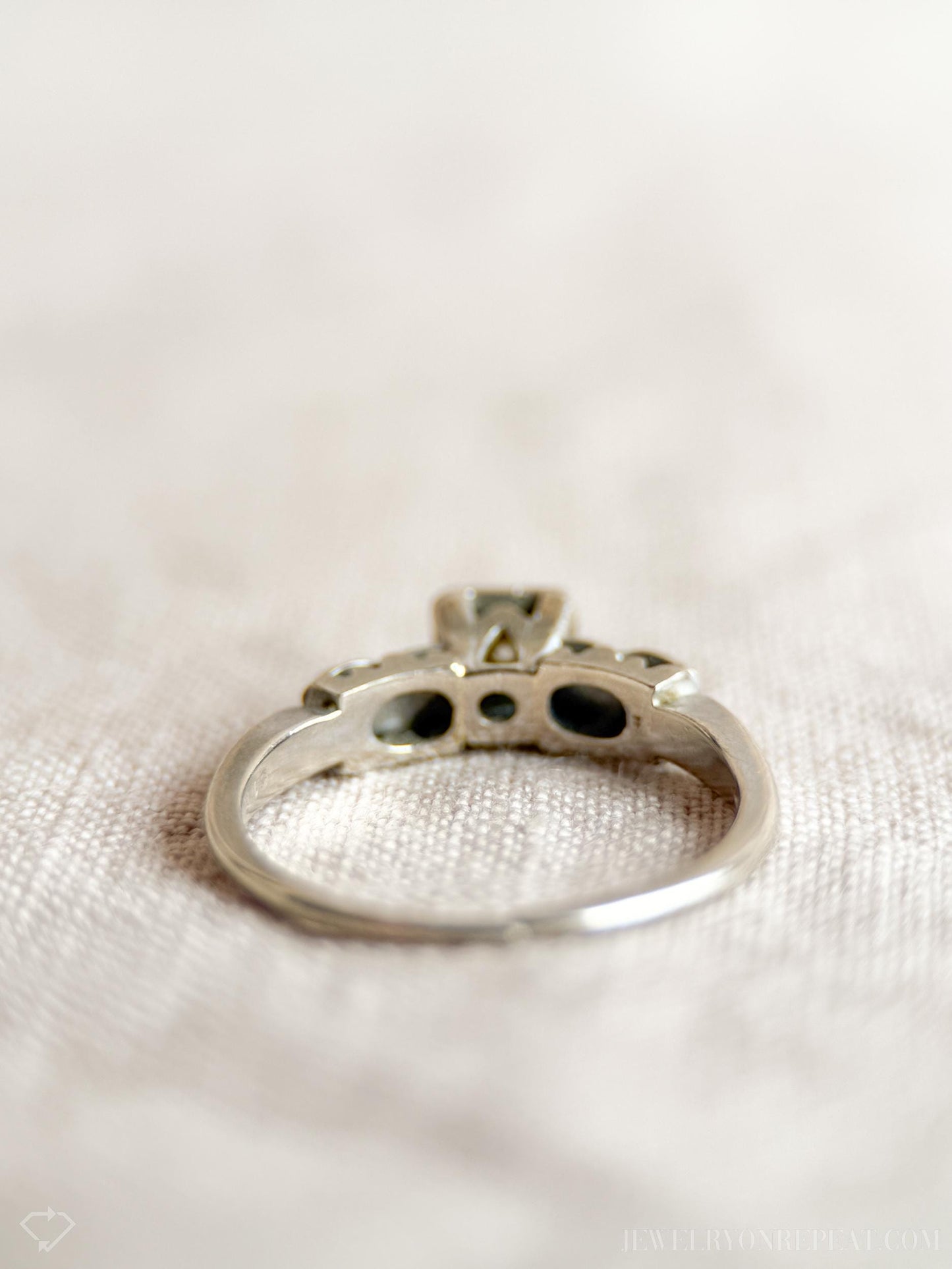 Vintage Art Deco Diamond Ring in 14k White Gold, Antique Jewelry from the 1950s - Timeless, Sustainable, @JewelryOnRepeat