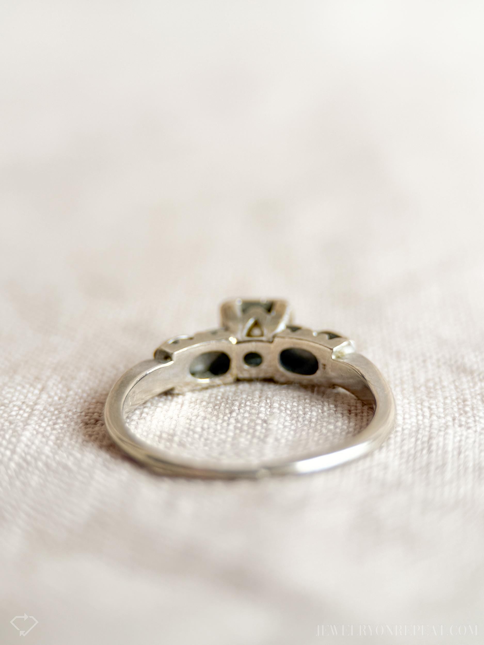 Vintage Art Deco Diamond Ring in 14k White Gold, Antique Jewelry from the 1950s - Timeless, Sustainable, @JewelryOnRepeat