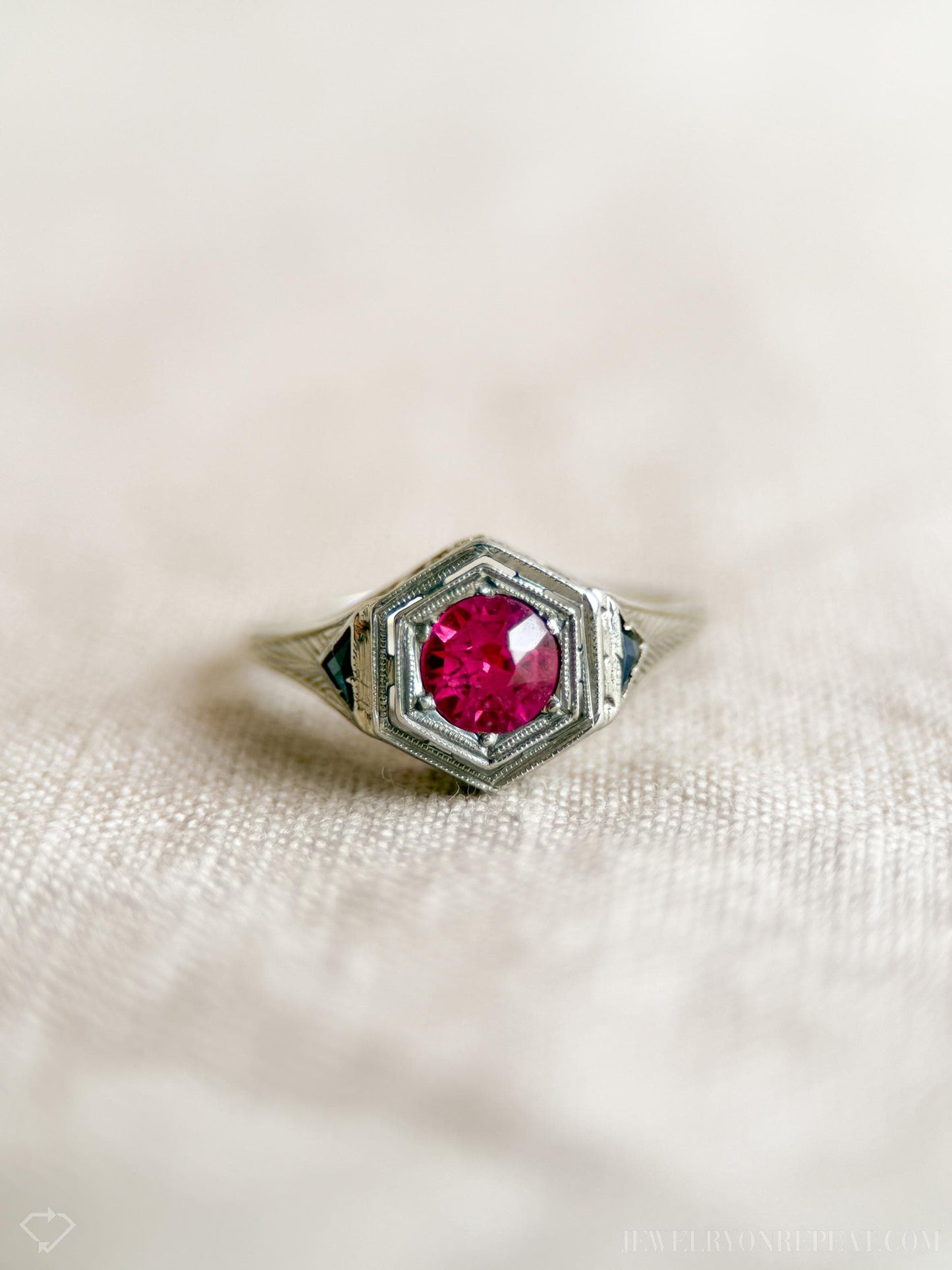 Vintage Art Deco Ruby Gemstone Ring in 18k White Gold, Antique Jewelry from the 1930s - Timeless, Sustainable, @JewelryOnRepeat