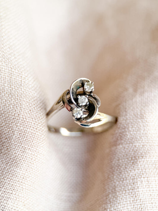 Vintage Diamond Cluster Ring in 14k White Gold, Antique Jewelry from the 1970s - Timeless, Sustainable, @JewelryOnRepeat
