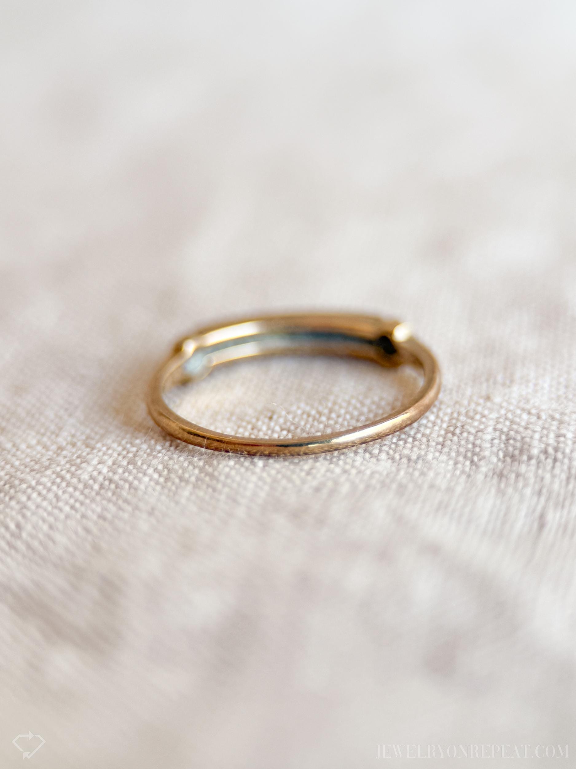 Vintage Diamond Wedding Band in 14k Gold, Antique Jewelry from the 1940s - Timeless, Sustainable, @JewelryOnRepeat