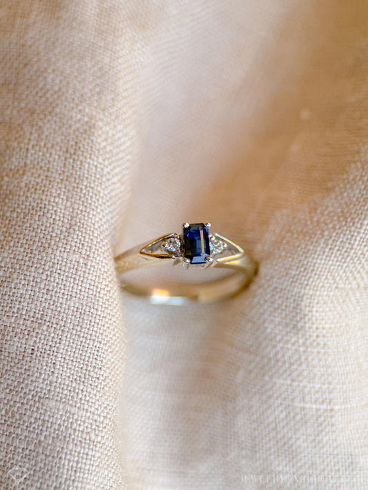Vintage Emerald Cut Blue Sapphire Ring in 14k White Gold, Retro Jewelry from the 1990s - Timeless, Sustainable, @JewelryOnRepeat