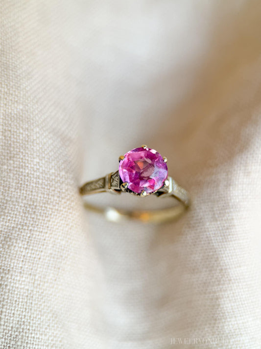 Vintage Art Deco Pink Sapphire Gemstone Solitaire Ring in 10k Gold, Antique Jewelry from the 1930s - Timeless, Sustainable, @JewelryOnRepeat