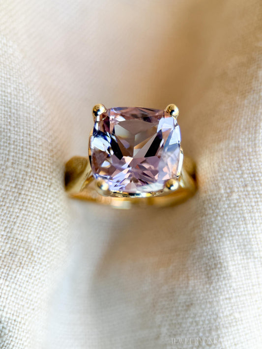 Vintage Purple Amethyst Solitaire Ring in 14k Gold, Antique Jewelry from the 1990s - Timeless, Sustainable, @JewelryOnRepeat