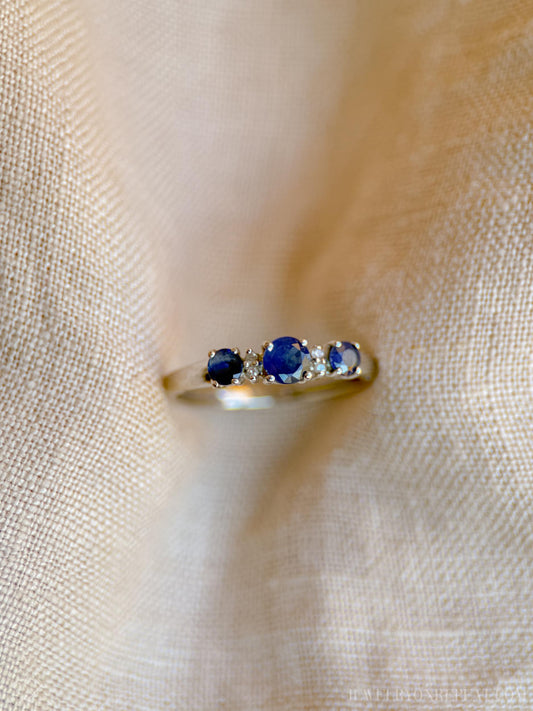 Vintage Three Stone Blue Sapphire Ring in 14k White Gold, Retro Jewelry from the 1990s - Timeless, Sustainable, @JewelryOnRepeat