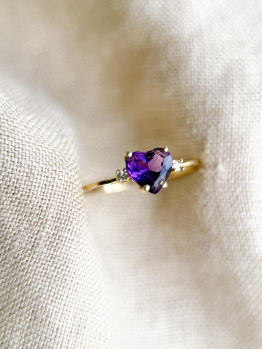 Vintage Purple Amethyst Heart Cut Gemstone Ring in 14k Gold, Retro Jewelry from the 1990s