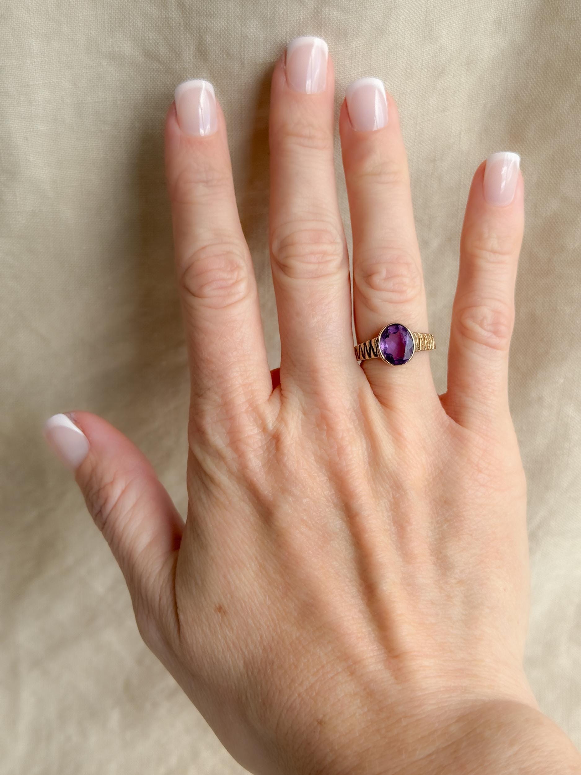 Vintage 1970s Oval Cut Amethyst Ring in 14k Gold