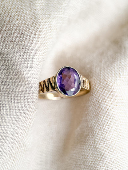 Vintage 1970s Oval Cut Amethyst Ring in 14k Gold