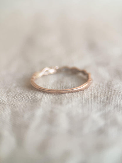 Vintage 2000s Rose Gold Diamond Wedding Band: 14k Retro Minimalist Heirloom Ring for Women